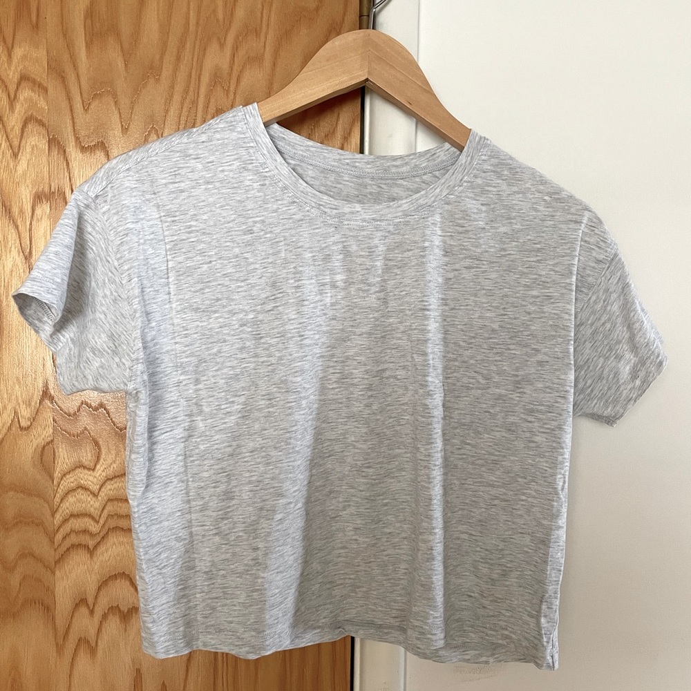 Lululemon Cates T-shirt size 6